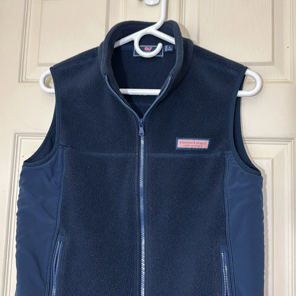 Vineyard Vines excellent side